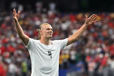 Norway's forward #09 Erling Braut Haaland celebrates after scoring his team's second goal during the 2026 World Cup round of 32 football match between Ivory Coast and Norway at the Dallas Stadium in Arlington on June 30, 2026. (Photo by Paul ELLIS/AFP)