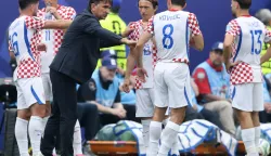 Philadelphia, 28.06.2026 - Utakmica trećeg kola skupine L Svjetskog nogometnog prvenstva Hrvatska - Gana na Lincoln Financial Field stadionu u Philadelphiji. Na slici izbornik Hrvatske nogometne reprezentacije Zlatko Dalić, Mateo Kovačić, Luka Modrić, Ante Budimir, Martin Baturina, Nikola Vla&scaron;ić tijekom pauze za okrijepu.foto HINA/ Daniel KASAP/ ds