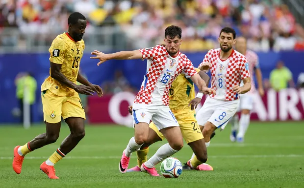 Philadelphia, 28.06.2026 - Utakmica trećeg kola skupine L Svjetskog nogometnog prvenstva Hrvatska - Gana na Lincoln Financial Field stadionu u Philadelphiji. Na slici Martin Baturina, Mateo Kovačić, Elisha Owusu, Marvin Senaya.foto HINA/ Daniel KASAP/ ds