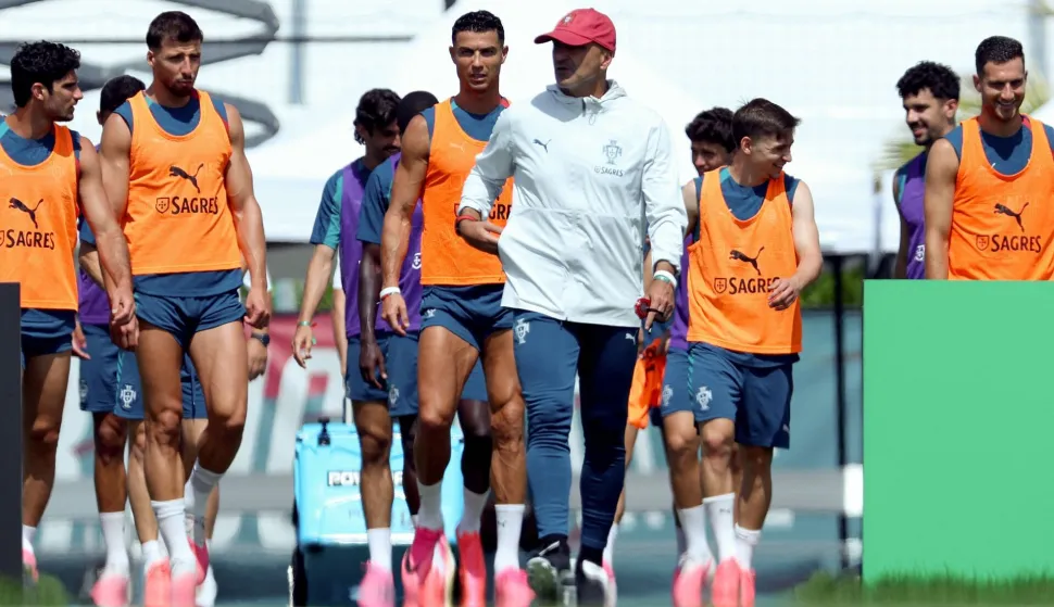 PALM BEACH GARDENS, FLORIDA - JUNE 30: Cristiano Ronaldo #7 and Head Coach Roberto Martinez of Portugal walk in the field during the training session ahead of the FIFA World Cup 2026 Round of 32 match between Portugal and Croatia at Gardens North County District Park on June 30, 2026 in Palm Beach Gardens, United States. Leonardo Fernandez/Getty Images/AFP (Photo by Leonardo Fernandez/GETTY IMAGES NORTH AMERICA/Getty Images via AFP)