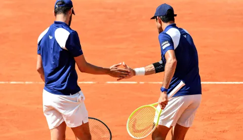 epa12113402 Marcelo Arevalo of El Salvador and Mate Pavic of Croatia in action against Sadio Doumbia of France and Fabien Reboul of France during the Men's Doubles final match of the Italian Open tennis tournament 2025, in Rome, Italy, 18 May 2025. EPA/Roberto Ramaccia