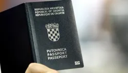 19.01.2010., Zagreb - Odjel za izdavanje putovnica u Policijskoj upravi Zagrebackoj, Petrinjska 30. Od ovog tjedna u opticaju su nove putovnice. Izvana se od stare razlikuje po maloj oznaci, cipu pri dnu. Photo: Sanjin Strukic/PIXSELL------1 stupac colornovosit