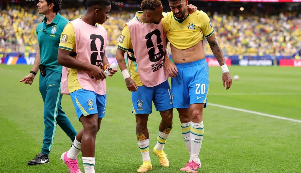 HOUSTON, TEXAS - JUNE 29: Neymar Jr #10, Lucas Paqueta #20 and Endrick #19 of Brazil react at half time during the FIFA World Cup 2026 Round Of 32 match between Brazil and Japan at Houston Stadium on June 29, 2026 in Houston, Texas. Alex Slitz/Getty Images/AFP (Photo by Alex Slitz/GETTY IMAGES NORTH AMERICA/Getty Images via AFP)