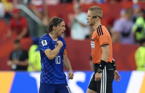 Torongo, 03.07.2026 - Utakmica 1/16 finala Svjetskog nogometnog prvenstva Portugal - Hrvatska u Torontu. Na slici Luka Modrić, glavni sudac Espen Eskas.foto HINA/ Daniel KASAP/ ds