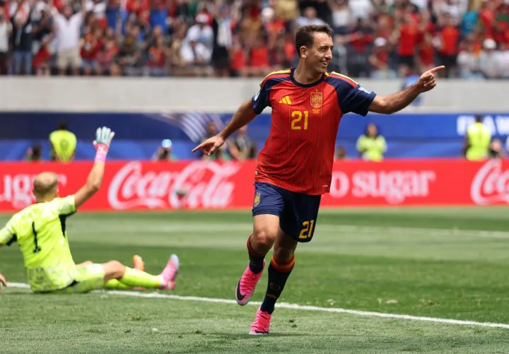 INGLEWOOD, CALIFORNIA - JULY 02: Mikel Oyarzabal #21 of Spain celebrates after scoring his team?s third goal during the FIFA World Cup 2026 Round of 32 match between Spain and Austria at Los Angeles Stadium on July 02, 2026 in Inglewood, California. Francois Nel/Getty Images/AFP (Photo by Francois Nel/GETTY IMAGES NORTH AMERICA/Getty Images via AFP)