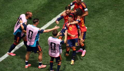 INGLEWOOD, CALIFORNIA - JULY 02: Pedro Porro #12 of Spain celebrates with teammates after scoring his team?s second goal during the FIFA World Cup 2026 Round of 32 match between Spain and Austria at Los Angeles Stadium on July 02, 2026 in Inglewood, California. Charlotte Wilson/Getty Images/AFP (Photo by Charlotte Wilson/GETTY IMAGES NORTH AMERICA/Getty Images via AFP)