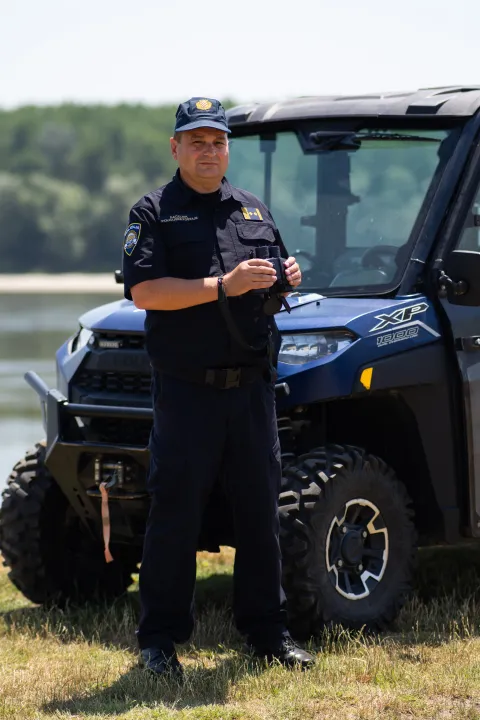 Dalj, 30. 6. 2026., Policijska postaja Dalj - obilazak Zoran Kon; načelnik PP Dalj; policijsko vozilo Polaris; Dalj; policija; policijska postaja; policijsko plovilo; riječna ophodnja; granična policija; policijski čamac; Dunav; 