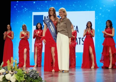 Koprivnica, 2.7.2026.- Zavr?eno je ovogodi?nje izdanje izbora za Miss sporta, a za presti?ne titule u koprivni?kom Domu mladih natjecalo se 10 sporta?ica. Miss sporta 2026. godine je Koprivni?anka Dora ?olig. Miss fotogeni?nosti je Vasilisa Jakubovskaja, druga pratilja je Ena Cvijanovi?, a prva pratilja Lea Turkalj. foto HINA/ Ozren ?PIRANEC/ o?