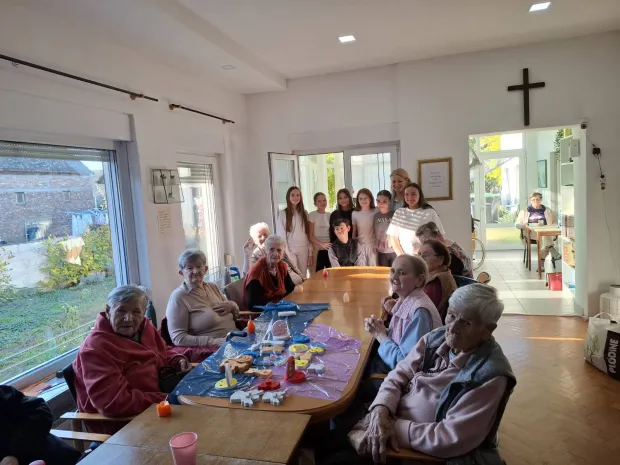 IVANKOVOUčenička zadruga "Zrno" O&Scaron; "August Cesarec" protekle je &scaron;kolske godine uspje&scaron;no provela projekt "Čuvari slavonske zemlje i tradicije", koji je financijski pomoglo nadležno ministarstvo.2026.