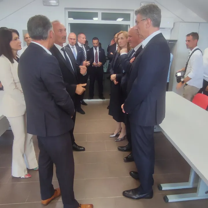 Andrej Plenković u romskom naselju Darda