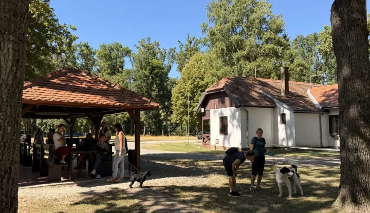 U lovi&scaron;tu Stari Kunjevci danas se održava tradicionalna smotra i uzgojni pregled pasa u organizaciji Kinolo&scaron;kog dru&scaron;tva Vinkovci, a sve povodom obilježavanja Dana grada Vinkovaca.
