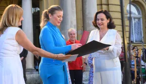 04.07.2026., Zagreb - Zavrsni koncert sezone ispred Hrvatskoga narodnog kazalista pod naslovom "Devedesete - godine koje pamtimo". Na pozornici su se okupili umjetnici Drame, Opere i Baleta HNK-a u Zagrebu te brojni glazbenici. Ana Begic Tahiri. Photo: Davor Puklavec/PIXSELL