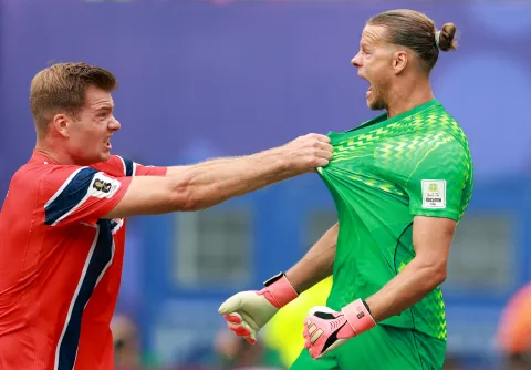 EAST RUTHERFORD, NEW JERSEY - JULY 05: Orjan Nyland #1 of Norway celebrates with Alexander Sorloth #7 after making a save on a penalty by Bruno Guimaraes #8 of Brazil during the FIFA World Cup 2026 Round of 16 match between Brazil and Norway at New York New Jersey Stadium on July 05, 2026 in East Rutherford, New Jersey. Elsa/Getty Images/AFP (Photo by ELSA/GETTY IMAGES NORTH AMERICA/Getty Images via AFP)
