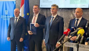 Uručivanje ugovora 