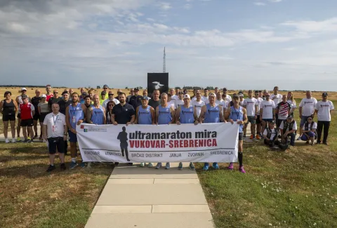 Vukovar, 6.7.2026.- S Memorijalnog centra Ov?ara u ponedjeljak ujutro krenuo je XV. ultramaraton Vukovar ? Srebrenica, koji Vije?e bo?nja?ke nacionalne manjine Grada Zagreba organizira u povodu obilje?avanja 31. godi?njice genocida u Srebrenici. foto HINA/ Vije?e bo?nja?ke nacionalne manjine Grada Zagreba/ Stipe Maji?/ ua