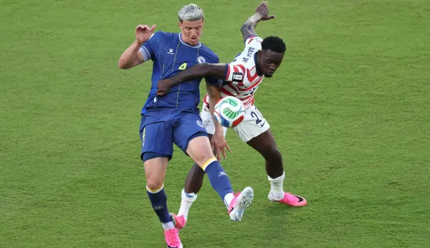 SANTA CLARA, CALIFORNIA - JULY 01: Folarin Balogun #20 of the United States fouls Tarik Muharemovic #4 of Bosnia and Herzegovina which is later reviewed by VAR and awarded as a red card foul a during the FIFA World Cup 2026 Round of 32 match between USA and Bosnia and Herzegovina at San Francisco Bay Area Stadium on July 01, 2026 in Santa Clara, California. Michael Steele/Getty Images/AFP (Photo by MICHAEL STEELE/GETTY IMAGES NORTH AMERICA/Getty Images via AFP)