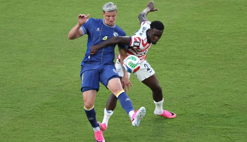 SANTA CLARA, CALIFORNIA - JULY 01: Folarin Balogun #20 of the United States fouls Tarik Muharemovic #4 of Bosnia and Herzegovina which is later reviewed by VAR and awarded as a red card foul a during the FIFA World Cup 2026 Round of 32 match between USA and Bosnia and Herzegovina at San Francisco Bay Area Stadium on July 01, 2026 in Santa Clara, California. Michael Steele/Getty Images/AFP (Photo by MICHAEL STEELE/GETTY IMAGES NORTH AMERICA/Getty Images via AFP)