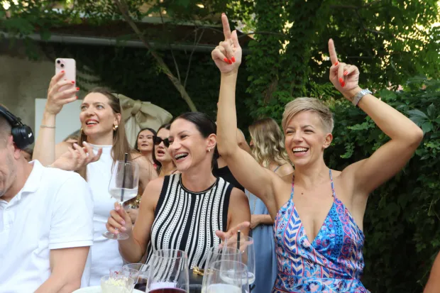 Osijek, 07. 07. 2026, Josique beauty salon, Radićeva 16. Prvi rođendan salona, vlasnice sestere Ema i Ana Josić.snimio GOJKO MITIĆ
