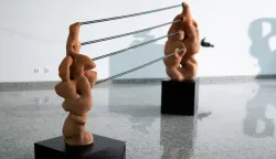 Osijek, 17. 12. 2025., Izložba Josipe Stojanović, Atelje +Josipa Stojanović; izlozba; skulpture; kiparstvo; posjetitelji; umjetnost; Kulturni centar
