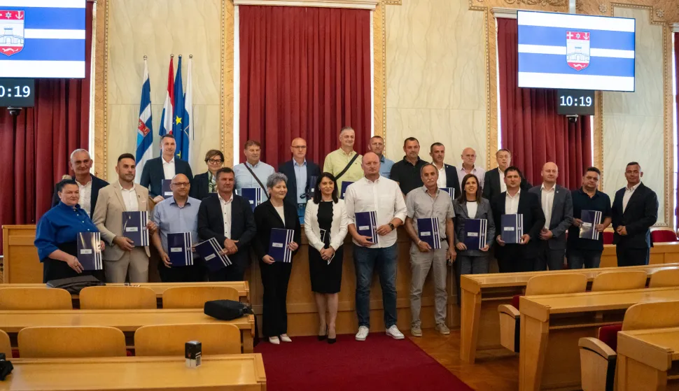 Osijek, 8. 7. 2026., Potpisivanje ugovora za potpore općinamaUgovori; županija; gradonačelnici; načelnici; potpore