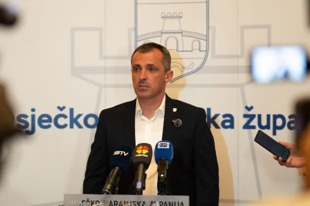 Osijek, 8. 7. 2026., Potpisivanje ugovora za potpore općinamaDražen Trcović; Ugovori; županija; gradonačelnici; načelnici; potpore