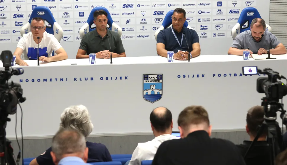 Osijek, 23. 06. 2026, Opus Arena, Press konferencija, predstavljanje novog trenea NK Osijek, Federic Bessone. Sportski direktor, Kenneth Zandvliet, NK Osijek.Mario Mihić, Federic Bessone i Kenneth Zandvilet.snimio GOJKO MITIĆ