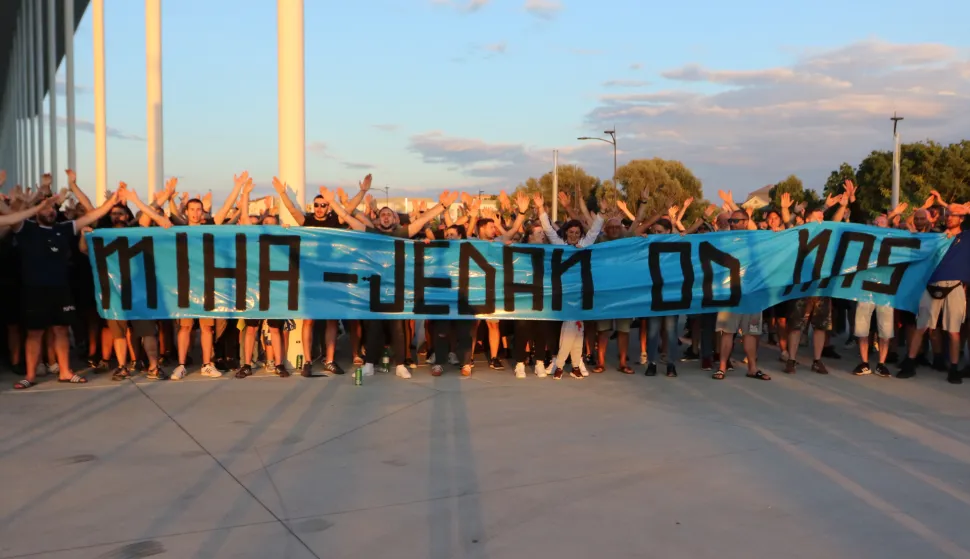 Osijek, 08. 07. 2026, Opus Arena, okupljanje Kohorte pred stadionom i pružanje podr&scaron;ke Mihi, Mariu Mihiću, legendi NK Osijeka.snimio GOJKO MTIIĆ