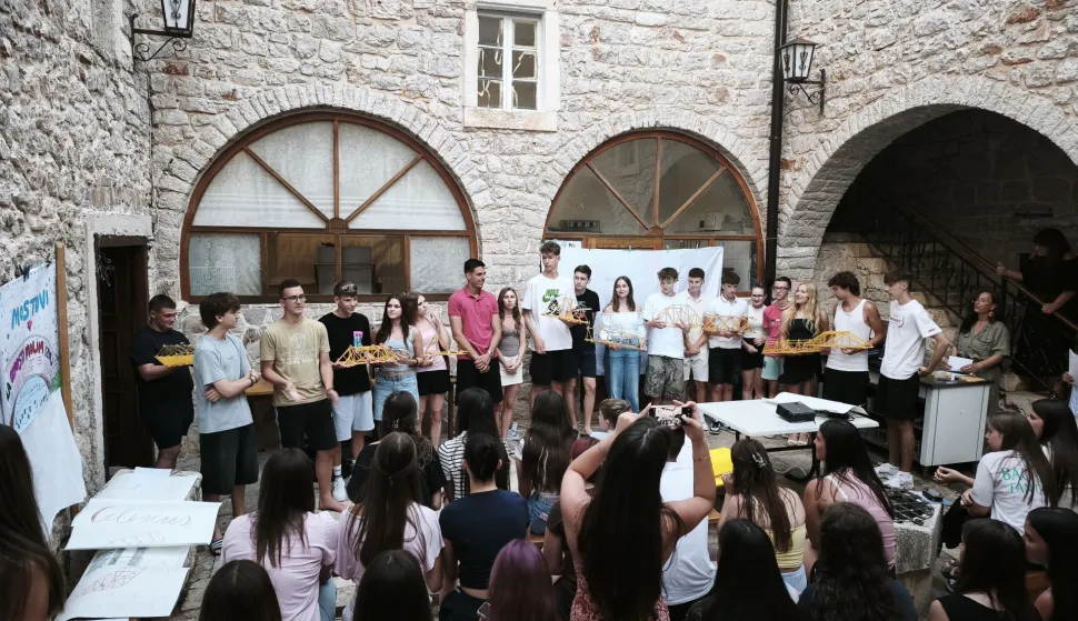 Učenici iz "Građe" predstavljali RH na Međunardonoj ljetnoj &scaron;koli hrvatskog jezika i kulture "Faust Vrančić"Ustupljena fotografija