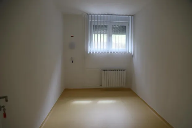 ĐAKOVOŽupanica OBŽ-a Nata&scaron;a Trami&scaron;ak i gradonačelnik Đakova Marin Mandarić obi&scaron;li su obnovljene prostorije Doma za starije i nemoćne u Đakovu, koji će uskoro primati i osobe s Alzheimerom i demencijom.SRPANJ 2026.
