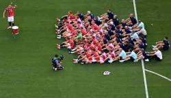 TOPSHOT - Norway's forward #09 Erling Braut Haaland and his teammates celebrate with the traditional rowing gesture after winning the 2026 World Cup round of 16 football match between Brazil and Norway at the New York/New Jersey Stadium in East Rutherford on July 5, 2026. (Photo by Jewel SAMAD/AFP)