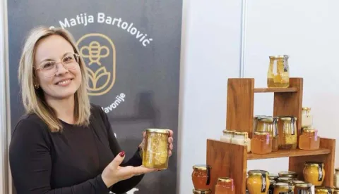 VALPOVOValpovčanka Evelina Bartolović predstavljat će Osječko-baranjsku županiju na 26. izboru za Najuzorniju hrvatsku seosku ženu, koji će se održati 3. listopada 2026. godine u Iloku. 2026.