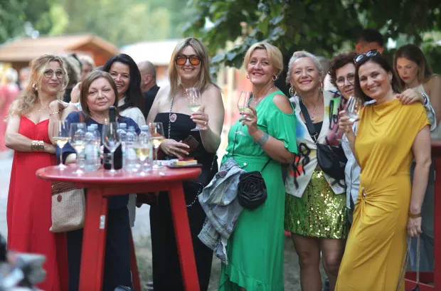 Osijek, 10. 07. 2026., Perivoj kralja Tomislava, wine & art, večer vina i umjetnosti, vino, umjetnost, glazbaSNIMIO BRUNO JOBST