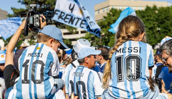 Argentina's fans wear Lionel Messi's jerseys while gathering at Mill Creek Park on the eve of the World Cup quarterfinal match between Argentina and Switzerland, in Kansas City, Missouri, on July 10, 2026. (Photo by Austin Johnson/AFP)
