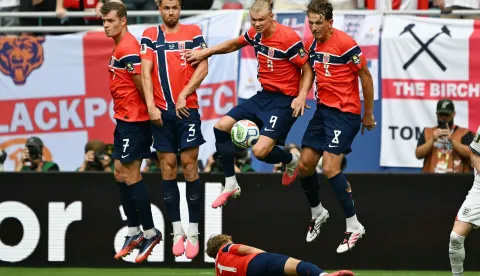 Norway's forward #07 Alexander Sorloth, defender #03 Kristoffer Vassbakk Ajer, forward #09 Erling Braut Haaland and midfielder #08 Sander Berge jump as they form a wall during the 2026 World Cup football tournament quarter-final match between Norway and England at Miami Stadium in Miami Gardens on July 11, 2026. (Photo by CHANDAN KHANNA/AFP)