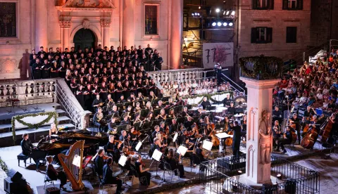 11.07.2026., Ispred crkve svetog Vlaha, Dubrovnik - U sklopu 77. Dubrovackih ljetnih igara izvedena Carmina Burana, Minhenski radijski orkestar, zbor Ivan Goran Kovacic, dirigent Ivan Repusic. Photo: Grgo Jelavic/PIXSELL