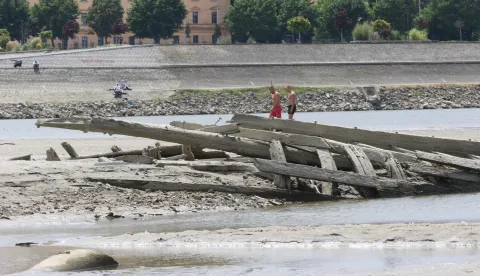 Osijek, 11. 07. 2026, Poviesno nahniži vodostaj Drave, Drava Lijev i desna obala, Podravlje, kod Tvrđe, Pampas.snimio GOJKO MITIĆ