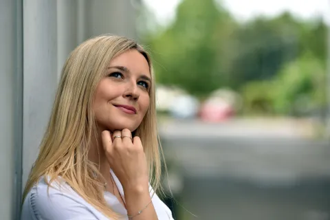 Zagreb, 16.07.2026 (petkom) - Marisabel Majic, novinarka HTV-a, uz tekst M.Dobrecovica.foto Davor Kovacevicpetkom
