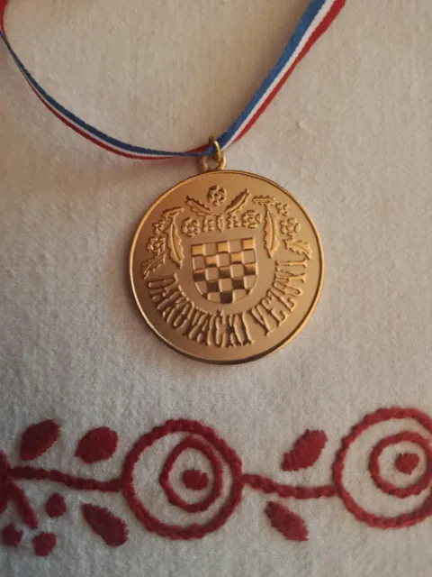 MEDALJA S VEZOVA