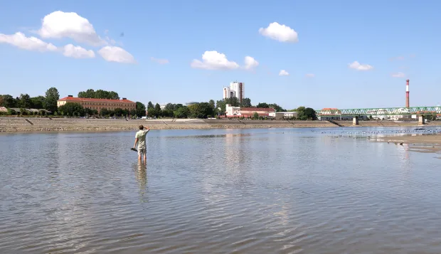Osijek, 13. 07. 2026., Drava, rijeka Drava, nizak vodostaj, vodostajSNIMIO BRUNO JOBST