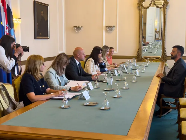 Osijek, 13. 7. 2026., Uručenje ugovora za projektnu dokumentaciju za izgradnju kuća i zgrada u programu Na&scaron;a Slavonija i Baranja - na&scaron; dom Hrvoje Sučić; Nata&scaron;a Trami&scaron;ak; Ugovori; kuće; zgrade; izgradnja; Na&scaron;a Slavonija i Baranja na&scaron; dom 