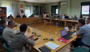 U Osijeku je u ponedjeljak osnovana Hrvatska sektorska organizacija za svinjsko meso (HRSM), neprofitna udruga čiji su članovi ključni akteri ovog sektora - predstavnici udruga proizvođača svinja na nacionalnoj razini, najvećih proizvodnih sustava koji nose najznačajniji dio svinjogojske proizvodnje, mesne industrije te vodećih trgovačkih lanaca.srpanj 2026.