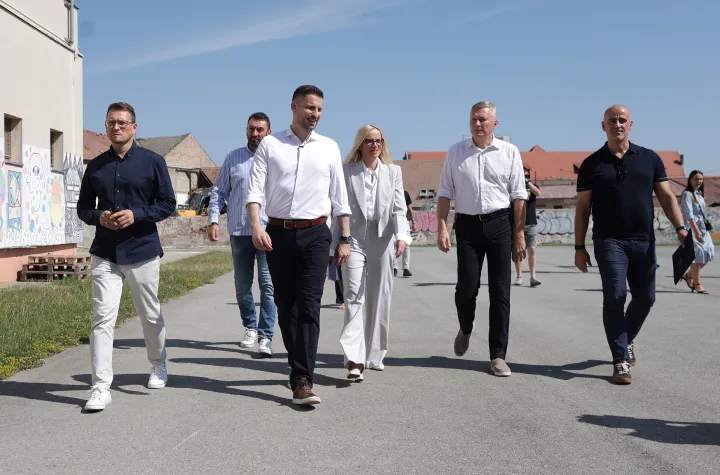 Osijek, 14. 07. 2026., O&Scaron; Jagode Truhelke, uručenje Ugovora za izvođenje radova rekonstrukcije i dogradnje, obilazak, Livio Međurečan; Ivan Radić; Ana Vukojević; Tihomir Florijančić; Antonio BukićSNIMIO BRUNO JOBST