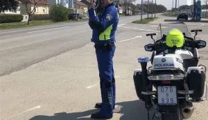Policija zaustvalja ilustracija