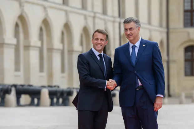 Pariz, 13.07.2026 - Hrvatski premijer Andrej Plenkovi? u Parizu je sudjelovao na sastanku Koalicije voljnih, koji je organizirao ???? predsjednik Emmanuel Macron (L). foto HINA/ Vlada RH/ Platforma X/ @AndrejPlenkovic/ iki