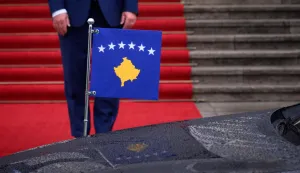 02 October 2024, Berlin: A standard with the flag of Kosovo is attached to the limousine of the President of the Republic of Kosovo, Osmani, as she drives up to Bellevue Palace for a meeting with Federal President Steinmeier. Photo: Bernd von Jutrczenka/dpa Photo: Bernd Von Jutrczenka/DPA