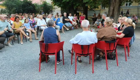 Osijek, 15. 07. 2026, Dvori&scaron;te Prehrambeno - tehnolo&scaron;kog fakulteta, PTF, OLJK: Jedna s nogu - priče iz Osijeka.snimio GOJKO MITIĆ