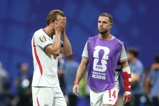 ATLANTA, GEORGIA - JULY 15: Harry Kane #9 and Jordan Henderson #14 of England react after the 1-2 loss during the FIFA World Cup 2026 Semi Final match between England and Argentina at Atlanta Stadium on July 15, 2026 in Atlanta, Georgia. Richard Pelham/Getty Images/AFP (Photo by Richard Pelham/GETTY IMAGES NORTH AMERICA/Getty Images via AFP)