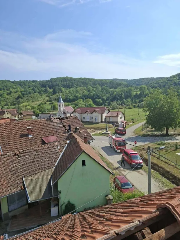 Nevrijeme razbijalo crijepove u Djedinoj Rijeci kod Čaglina