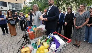 Zagreb, 20.7.2026.- Konferencija za medije stranaka Mo?emo! i SDP na Europskom trgu u Zagrebu povodom zavr?etka kampanje "Stopama Plenkovi?eve inflacije". Na slici koordinatorica stranke Mo?emo! Sandra Ben?i? i predsjednik SDP-a Sini?a Hajda? Don?i?. foto HINA/ ua