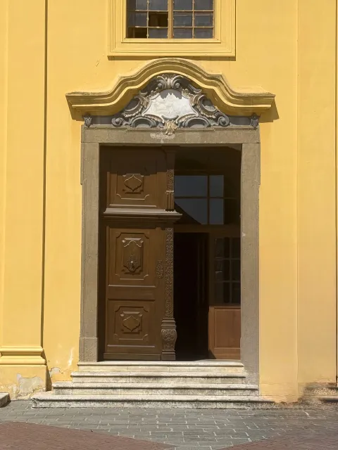 Osijek, 20. 07. 2026., Tvrđa, crkva sv. Mihaela arkanđela prilaz, invalidi, nemogućnost prilazaSNIMIO BRUNO JOBST